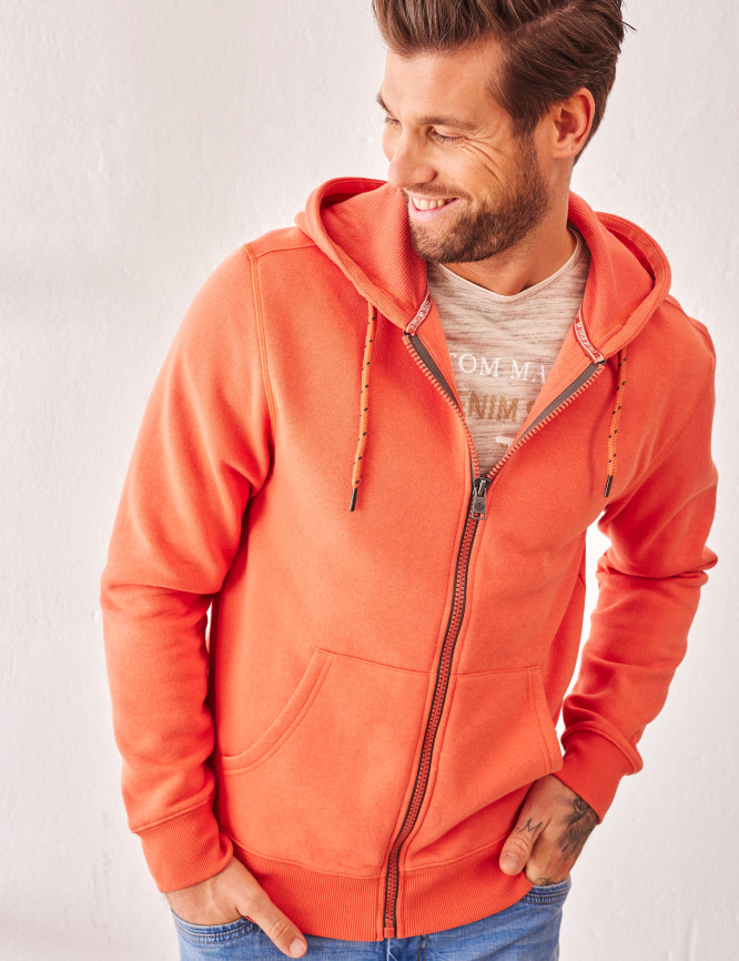 Laid Goods Front View