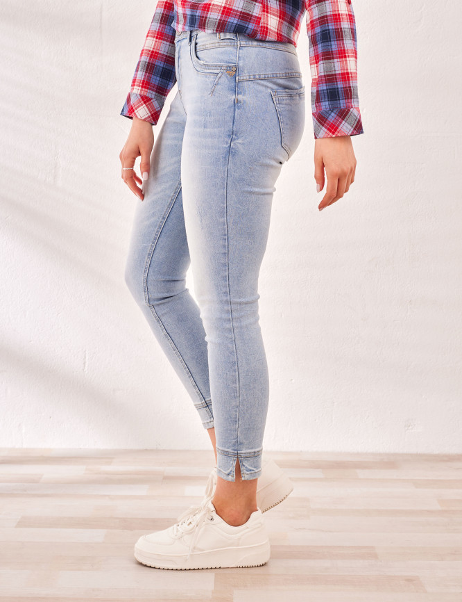 Laid Goods Front View