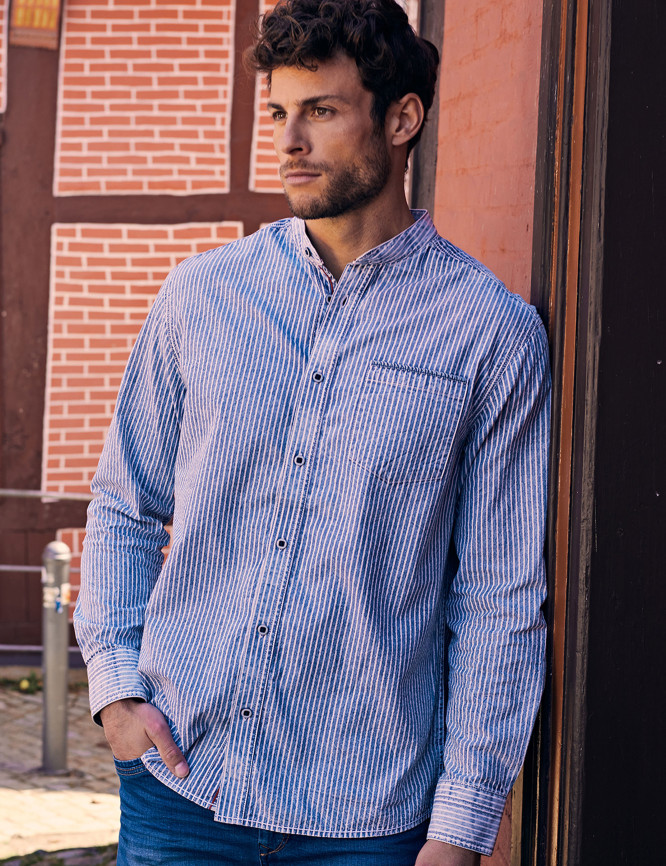 Laid Goods Front View