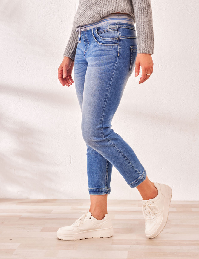 Laid Goods Front View