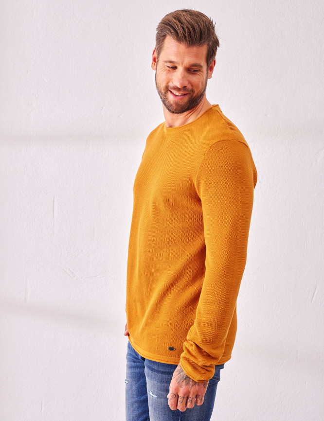 Laid Goods Front View