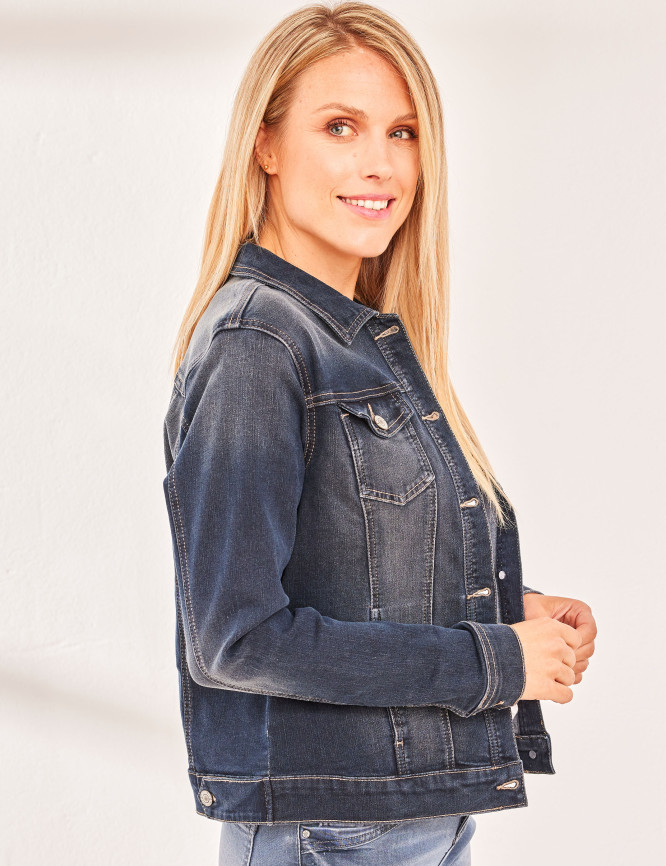 Laid Goods Front View