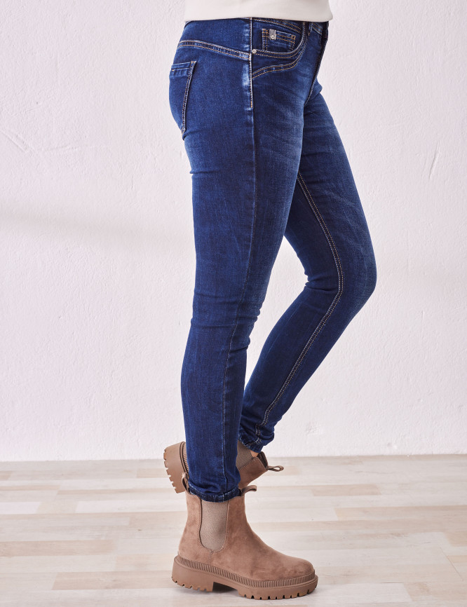 Laid Goods Front View