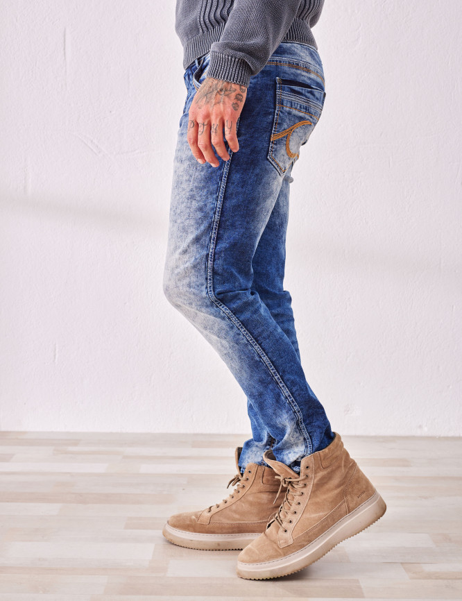 Laid Goods Front View