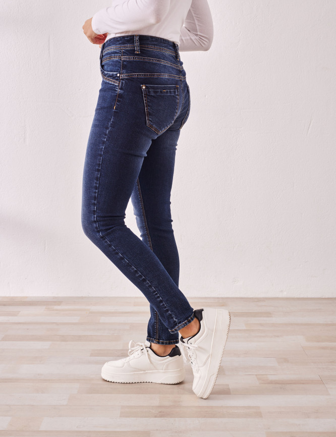 Laid Goods Front View