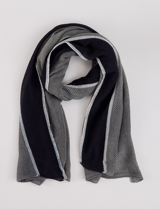 Laid Goods Front View