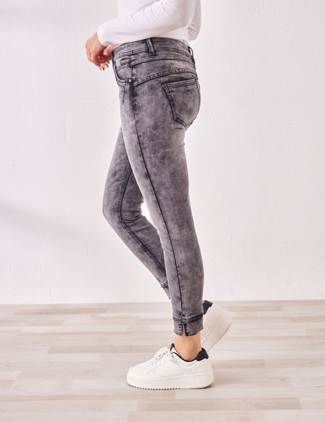 Laid Goods Front View