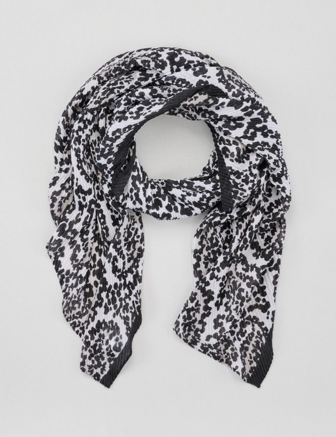 Laid Goods Front View