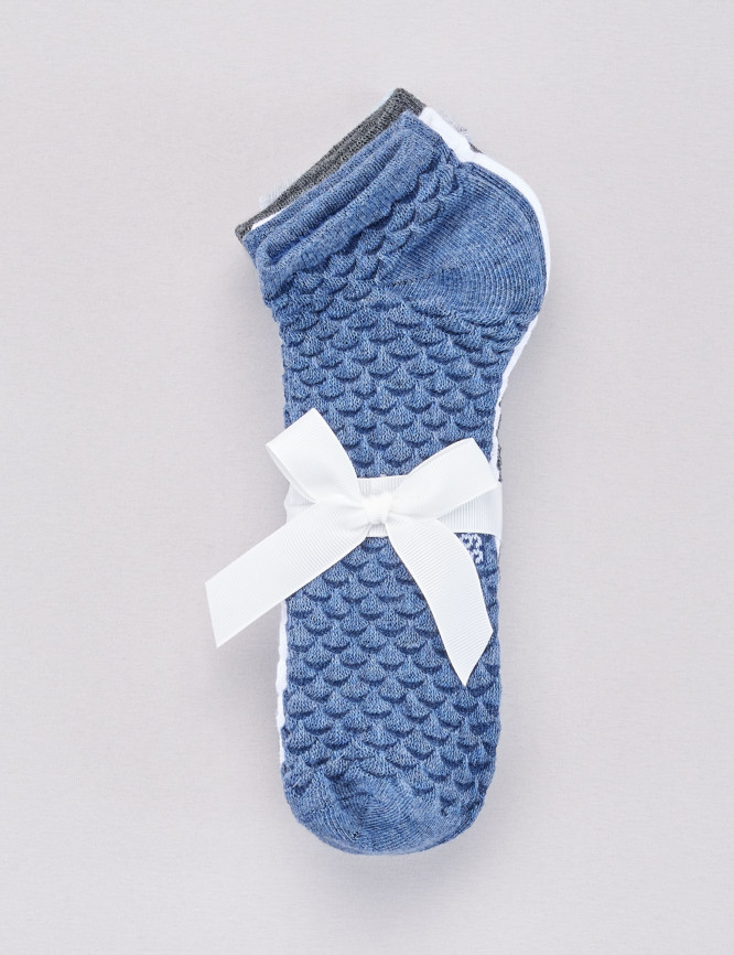 Laid Goods Front View