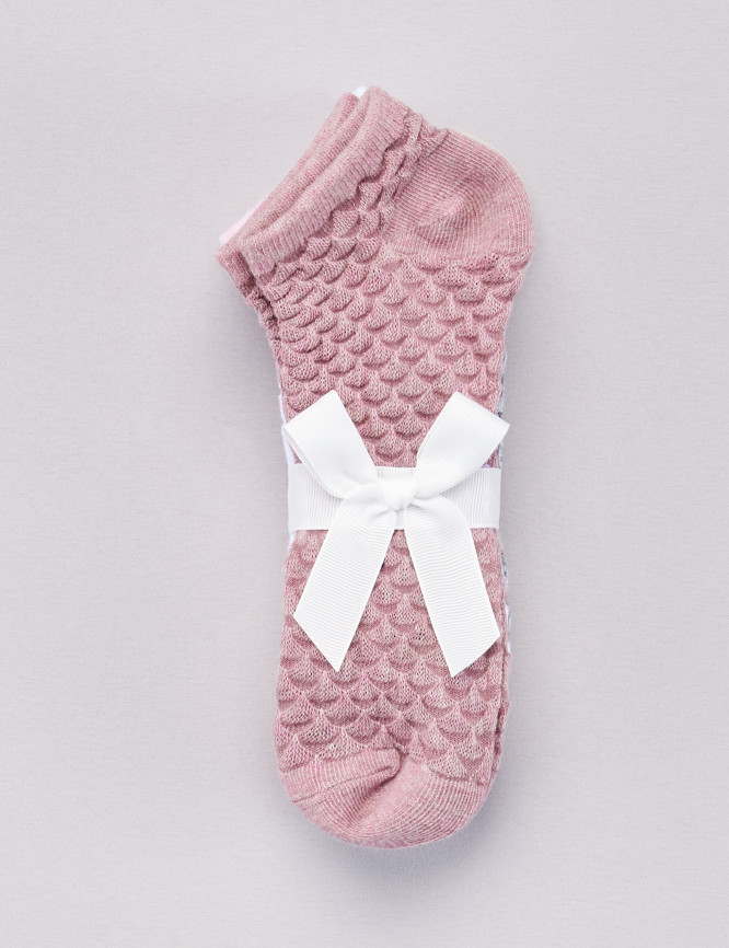 Laid Goods Front View