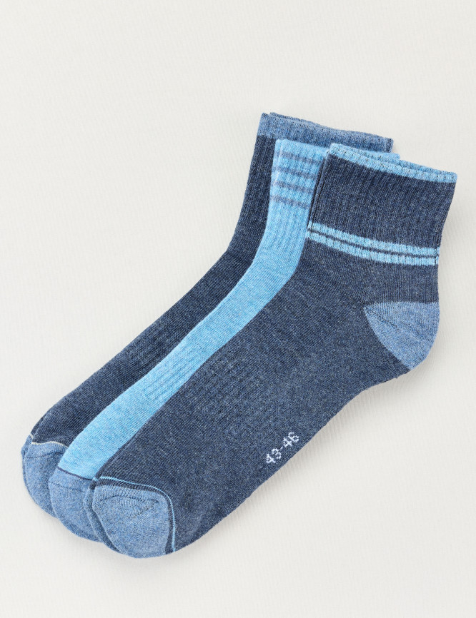 Laid Goods Front View