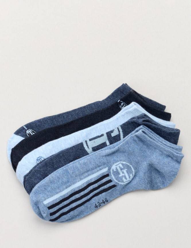 Laid Goods Front View