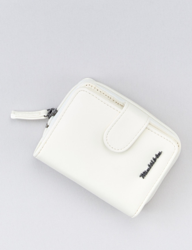 Laid Goods Front View