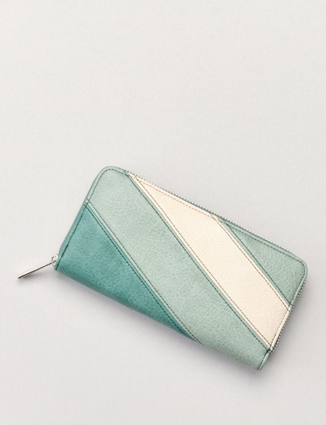 Laid Goods Front View