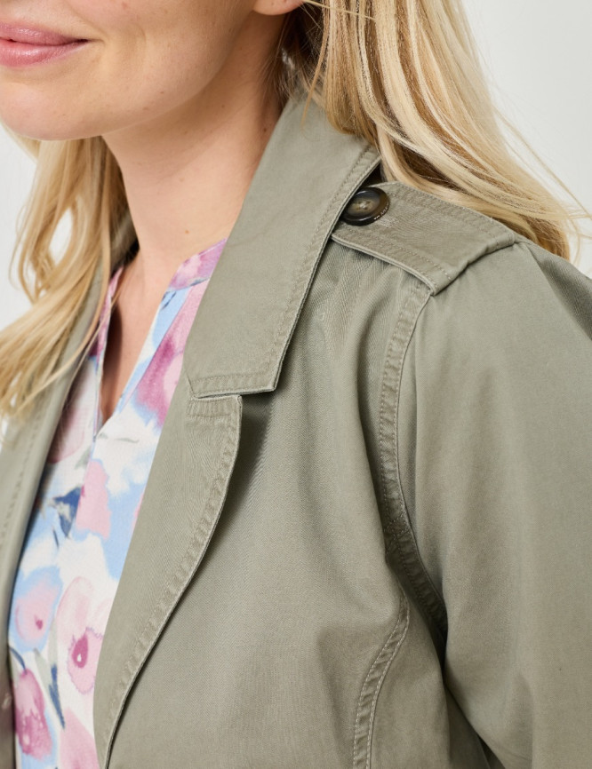 Versatile: trench leggero