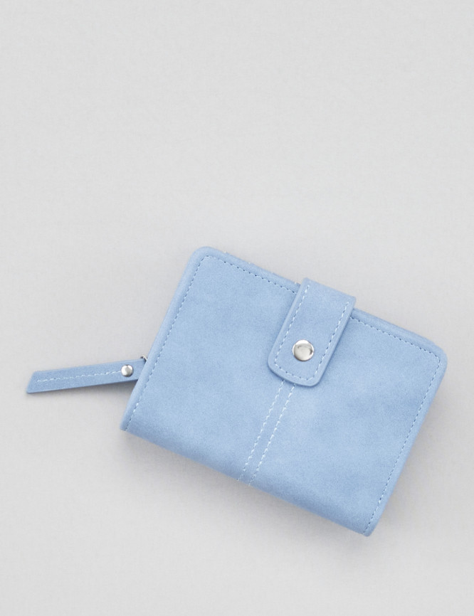 Laid Goods Front View