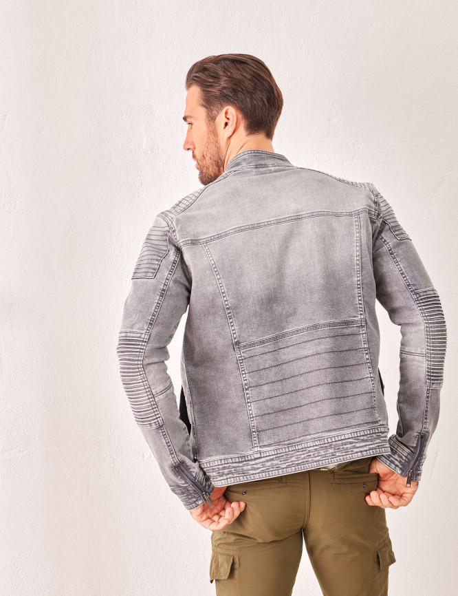 Model Back View